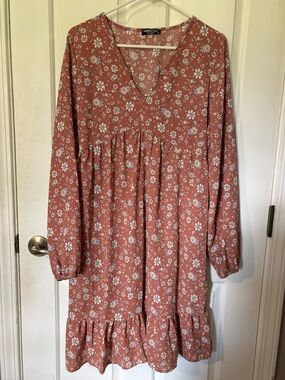 EUC Rust Floral V-Neck Longsleeve Babydoll Dress. Pretty ruffle bottom. Large
